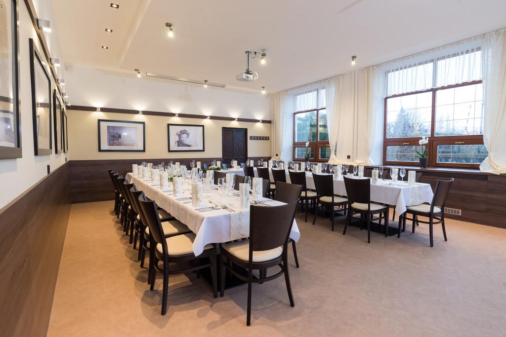 Hotel Slavia Boskovice Buitenkant foto