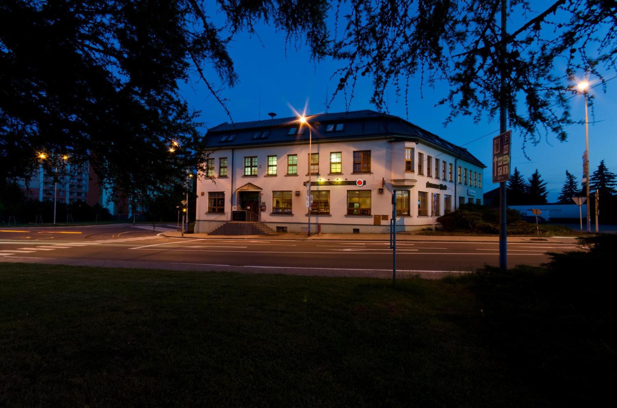 Hotel Slavia Boskovice Buitenkant foto